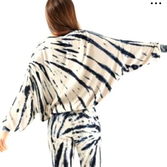 Young Fabulous & Broke Juliette Tie Dye Oversized Pullover Navy Cream Medium - Picture 6 of 6